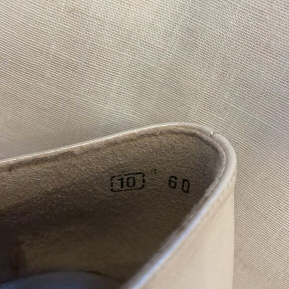 PETER KAISER PEARLY BONE COLORED PUMPS. NEW - Picture 9 of 9